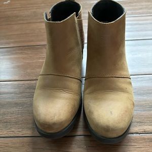 Sorel Chelsea Brown boots size 8